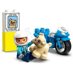 Policía LEGO Duplo abrazando al perrito rescatado