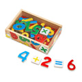 Caja de madera con números magnéticos de colores y la suma 4 + 2 = 6