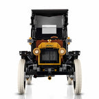 Vista frontal del Ford Model T LEGO con radiador dorado y faroles