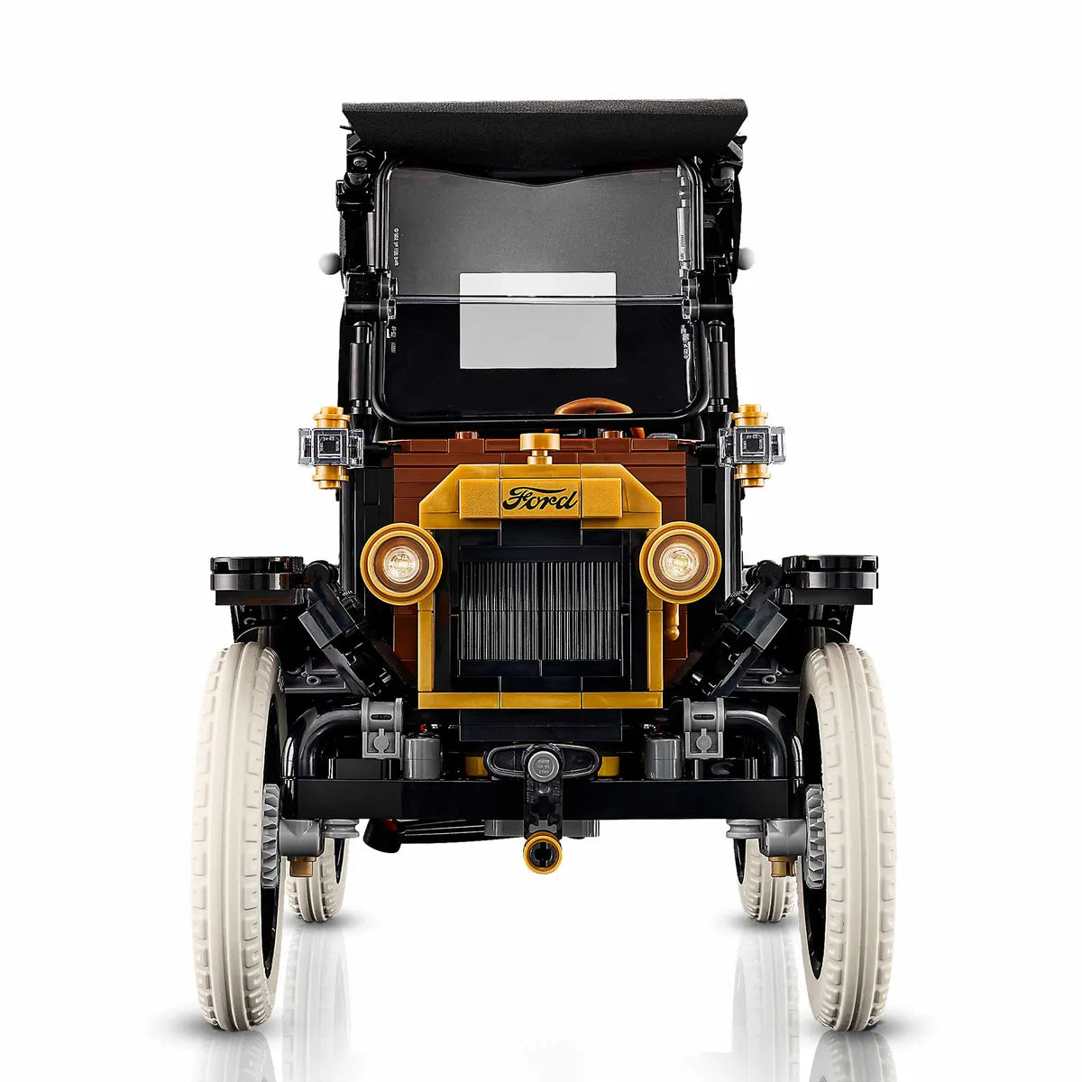 Vista frontal del Ford Model T LEGO con radiador dorado y faroles