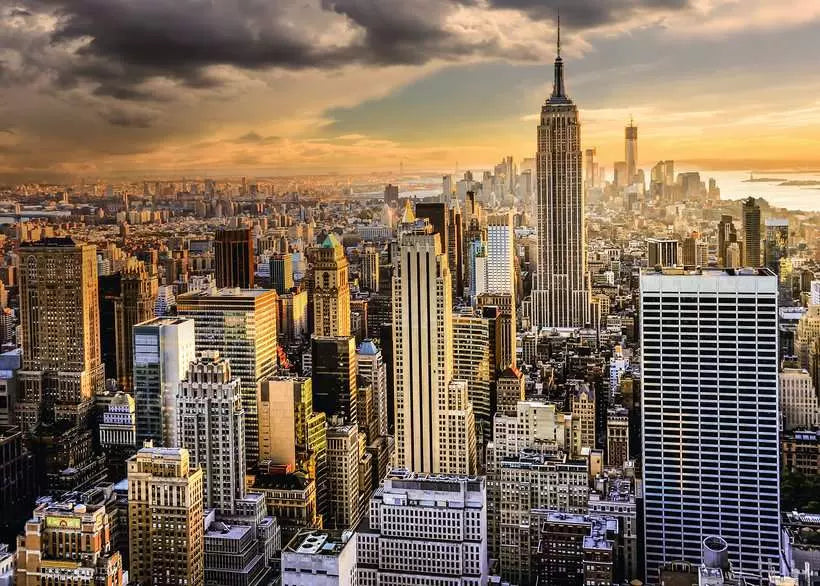 Imagen del puzzle armado: skyline de Manhattan con el Empire State al atardecer