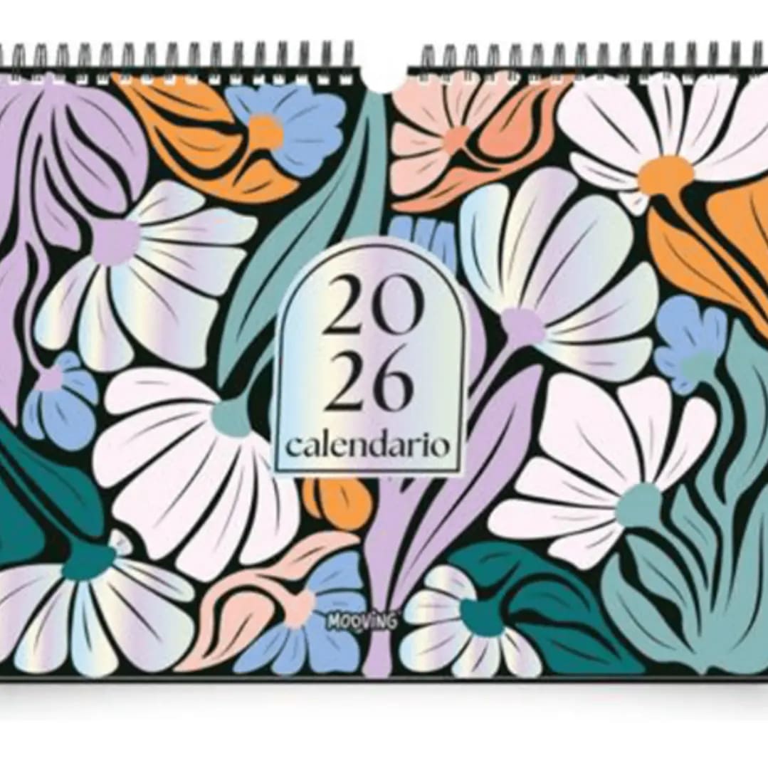 Calendario de pared Mooving 2026 con portada floral y anillado metálico