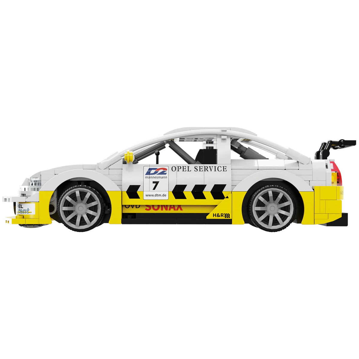Perfil lateral del auto de carreras Opel Astra V8 Coupe armado