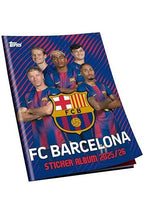 Álbum Topps FC Barcelona Sticker Album 2025/26 con jugadores del Barça en la tapa