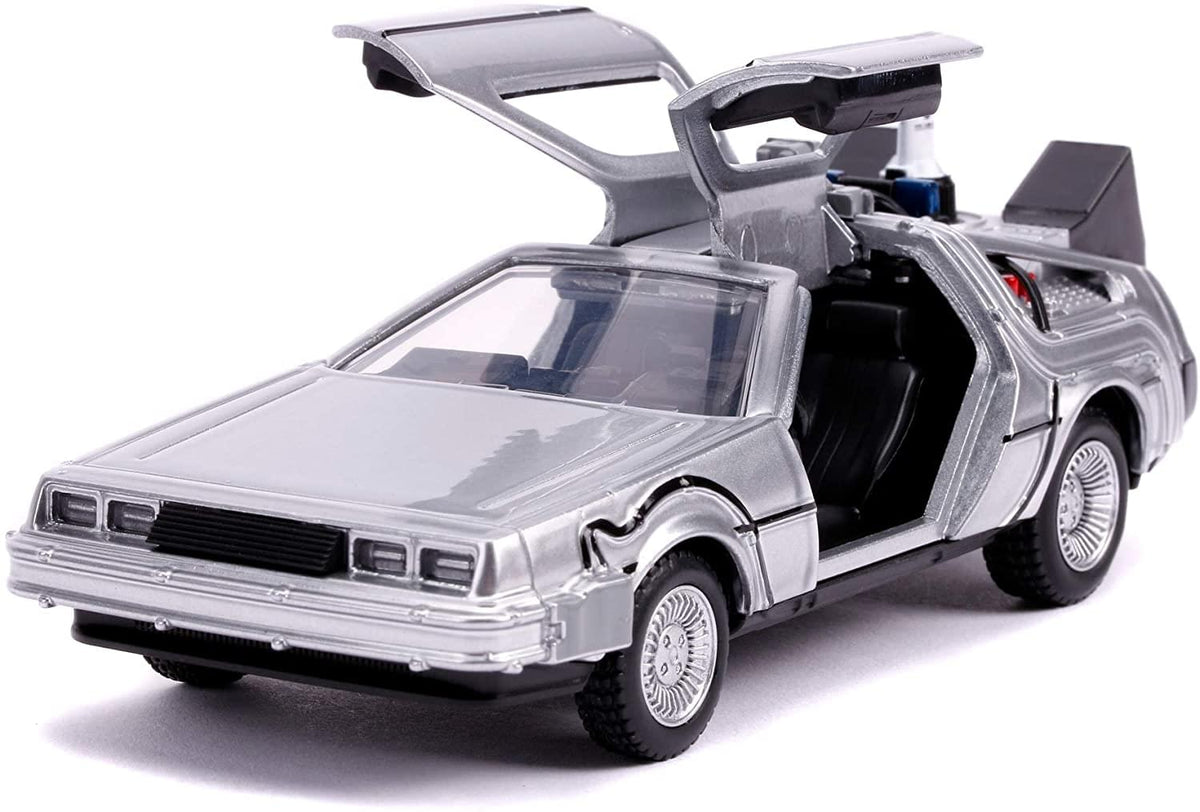 DeLorean con puertas de ala de gaviota abiertas