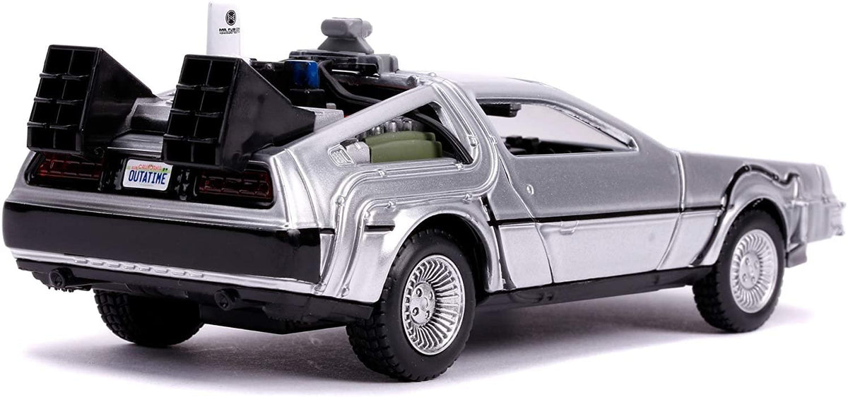 Vista trasera del DeLorean con reactor y detalles del motor