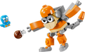 Kiki armado de LEGO Sonic lanzando un coco a Flicky, el pajarito azul