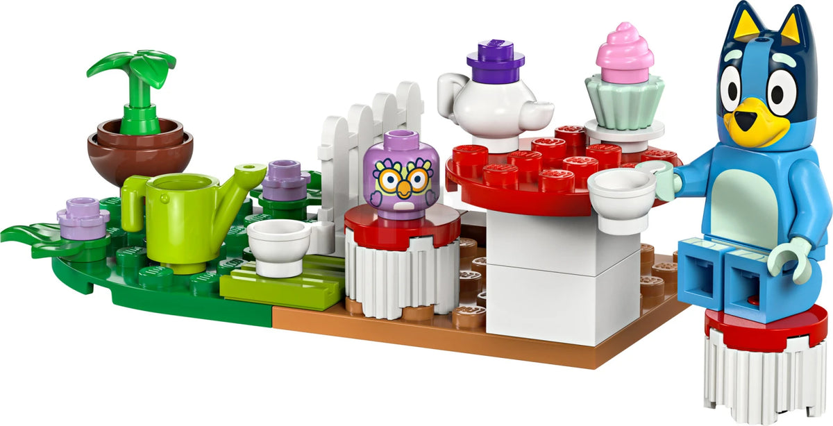 Set Lego Bluey Fiesta de té armado con Bluey, Chattermax, tetera y cupcake