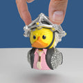 Pato Mini Tubbz Doc Brown 1955 con casco plateado sostenido con la mano