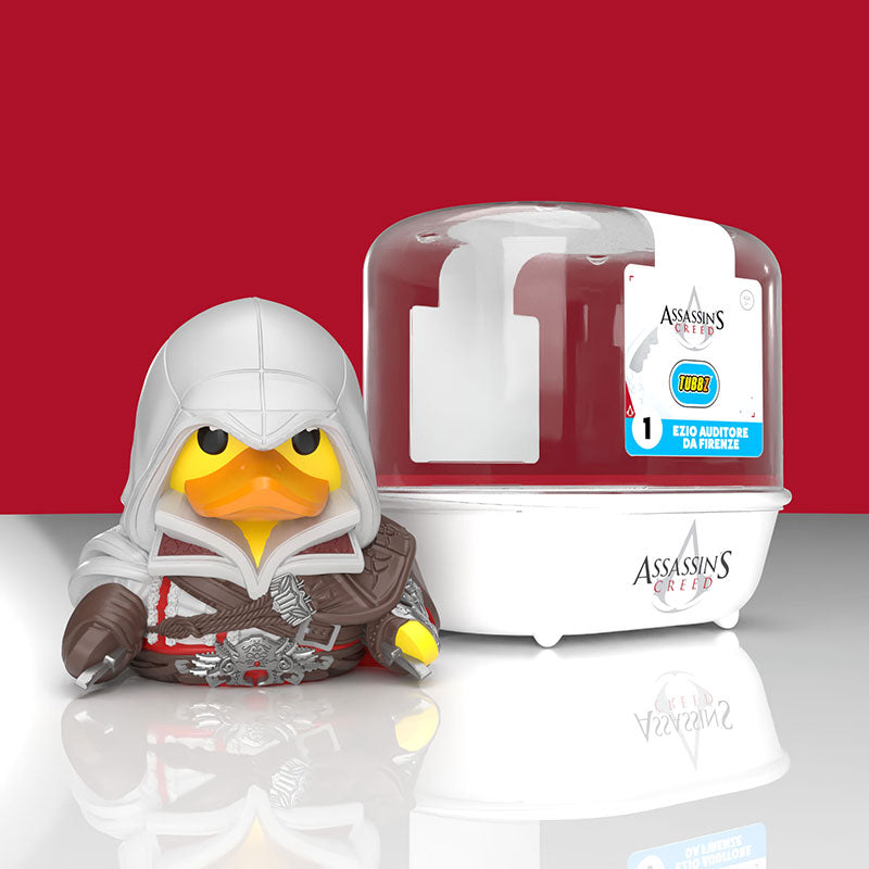 Pato Ezio Auditore junto a la bañera de exhibición con sticker