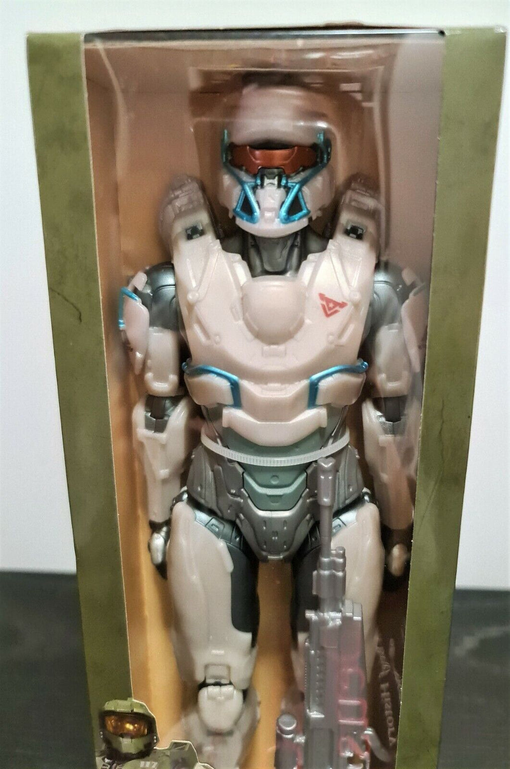 Figura Spartan Tanaka dentro de su caja con ventana