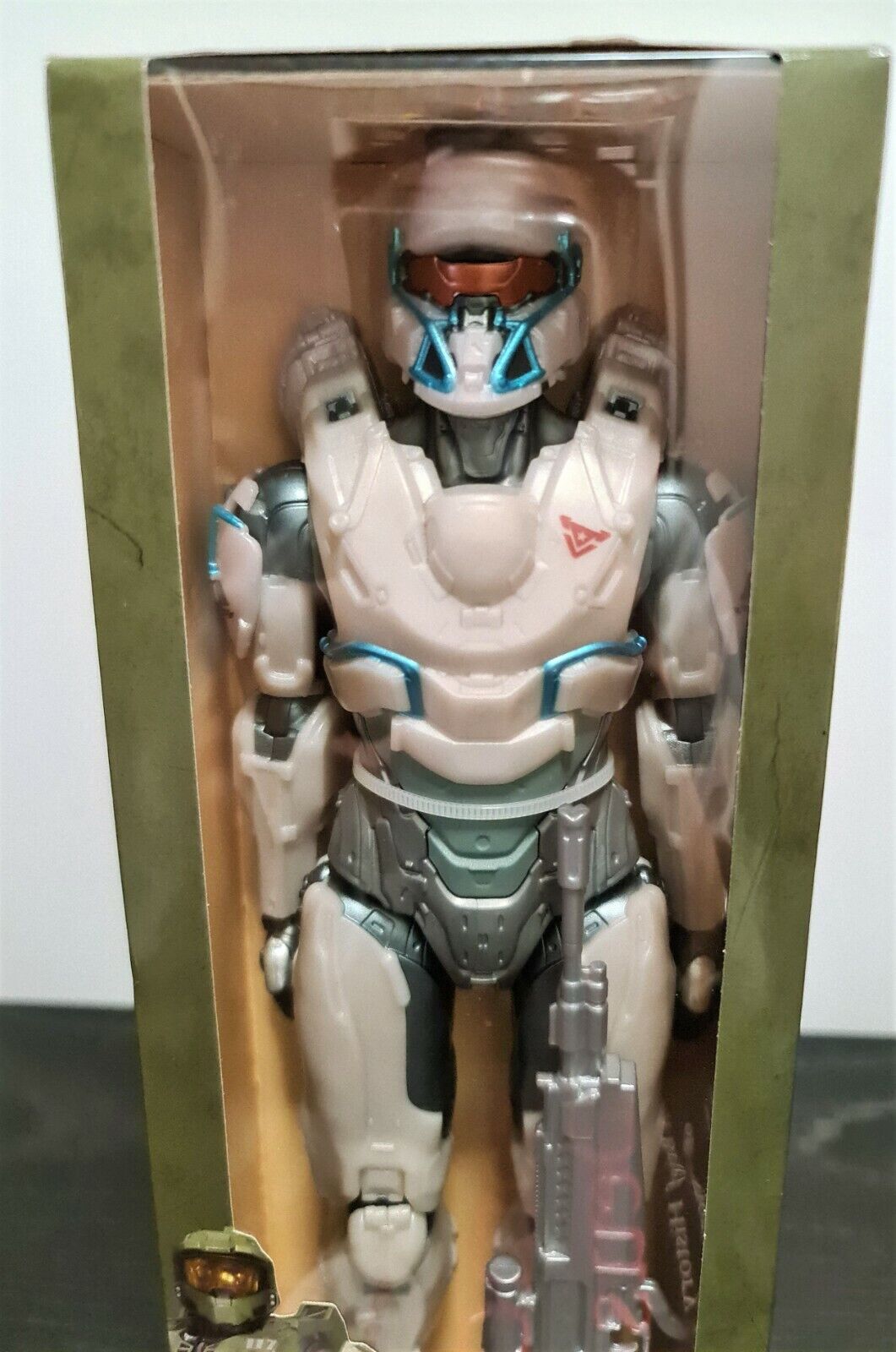 Figura Spartan Tanaka dentro de su caja con ventana