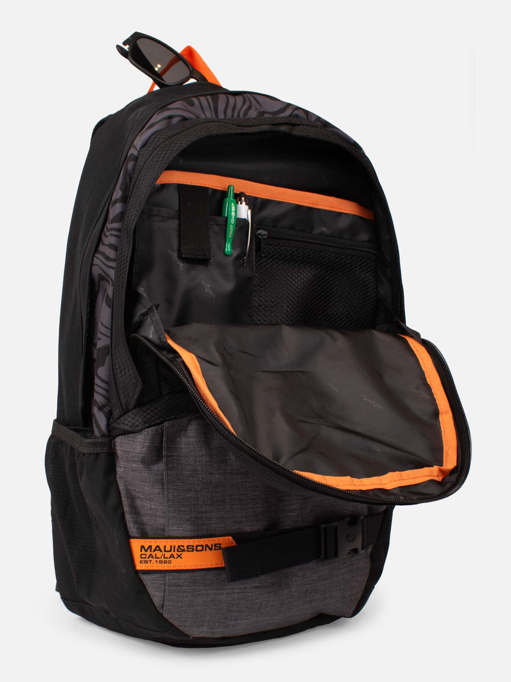 Mochila negra Maui and Sons abierta con forro interior y ribete naranja