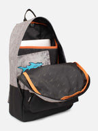 Mochila gris melange Maui and Sons abierta con compartimento para notebook