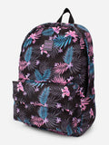 Mochila Maui and Sons negra con estampado de flores y hojas tropicales rosadas y celestes, vista lateral