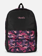 Mochila Maui and Sons negra con logo bordado y bolsillo floral, vista de frente