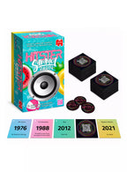 Caja de Hitster Summer Party junto a cartas con año y código QR y fichas