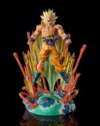 Estatua Figuarts ZERO Extra Battle de Goku Super Saiyajin gritando sobre base con efectos de energía