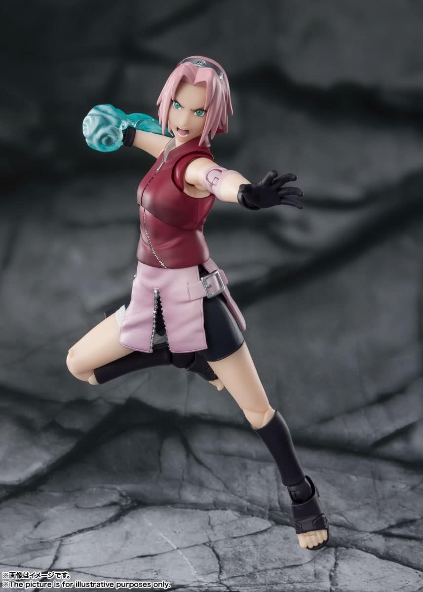 Sakura Haruno lanzando un golpe con el efecto de ataque azul