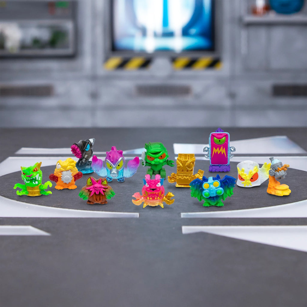 Grupo de Micro Beasts de MrBeast Lab sobre la mesa del laboratorio