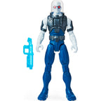 Figura articulada Mr. Freeze de 30 cm con traje azul, casco transparente y pistola congeladora