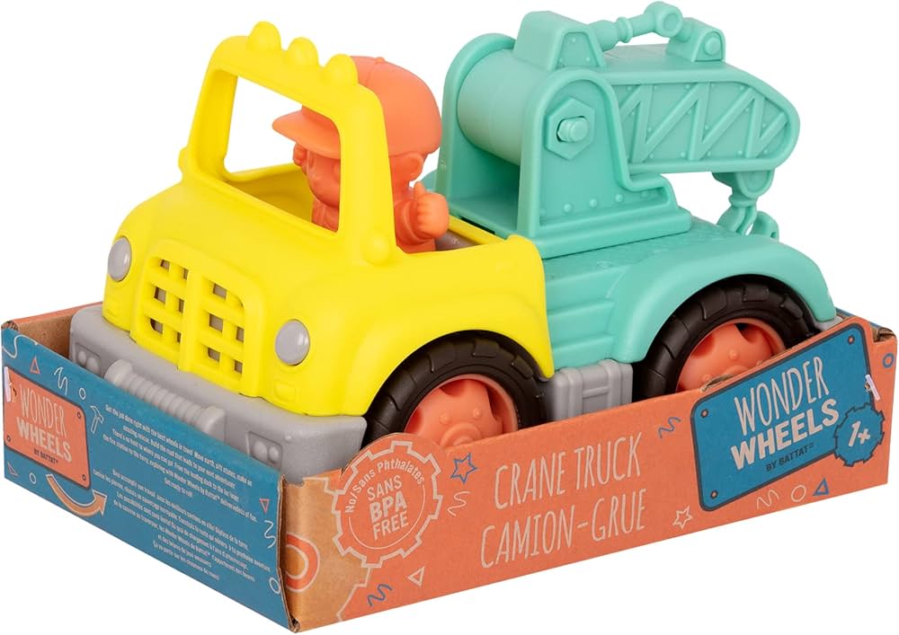 Camión grúa Wonder Wheels de Battat en su empaque reciclable