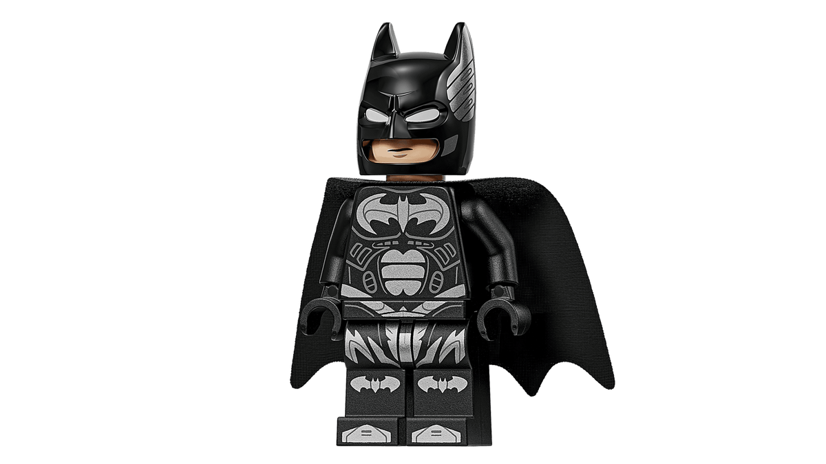 Minifigura LEGO de Batman con traje negro y gris y capa de tela