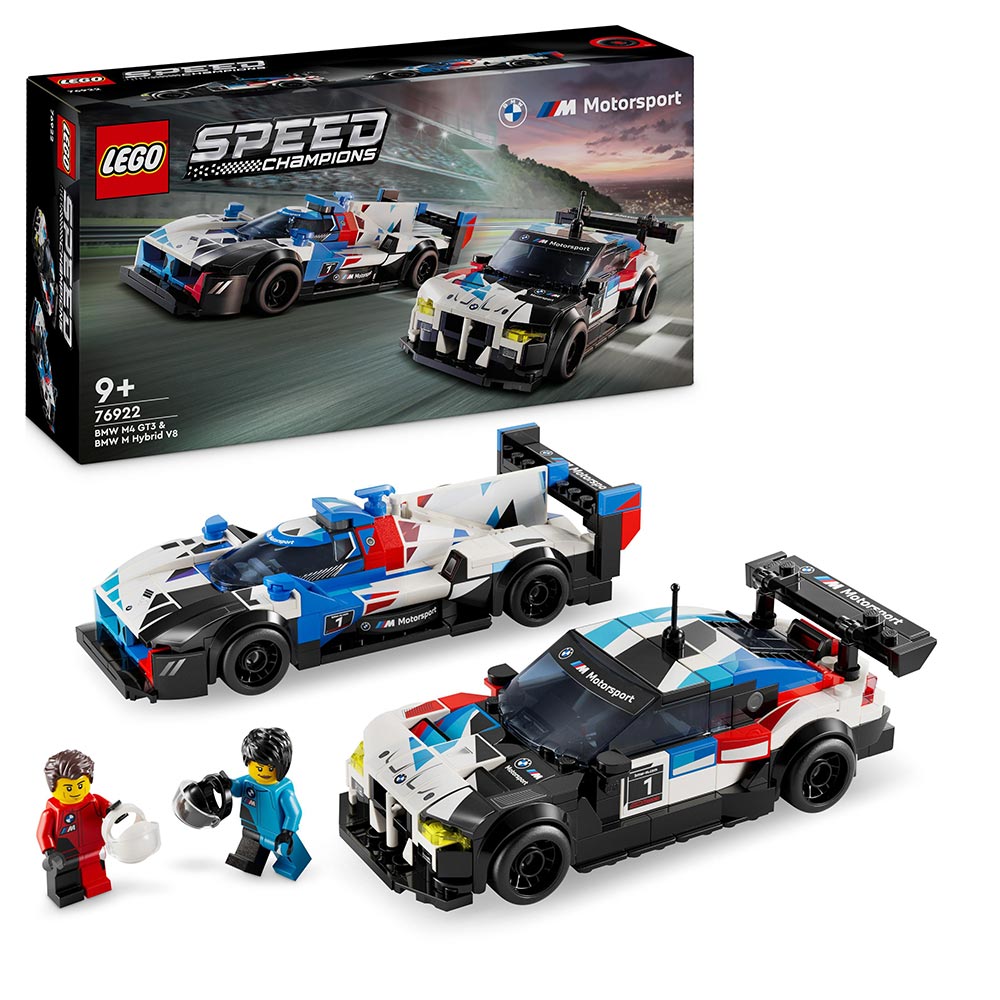 Set LEGO 76922 junto a su caja con los dos autos de carreras BMW