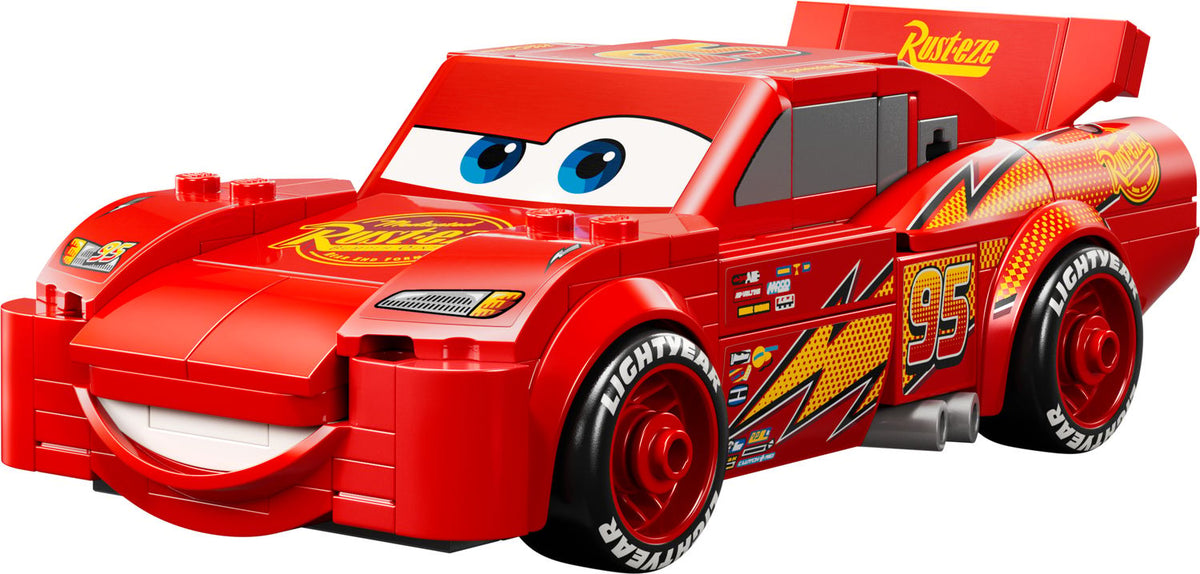 Rayo McQueen Lego Speed Champions armado, auto rojo con número 95