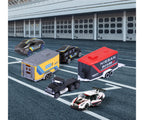 Sets Majorette con remolque de carreras sobre una pista frente a los boxes