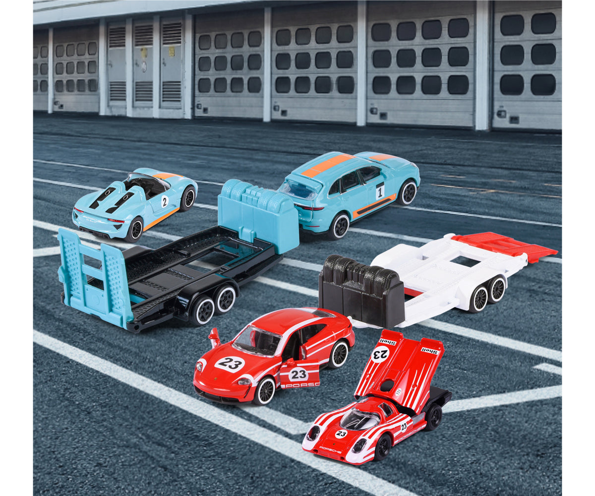 Autos Porsche Majorette con remolques en escena de pits de carrera