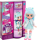 Muñeca BFF Kristal de pelo celeste junto a su empaque cilíndrico de Cry Babies