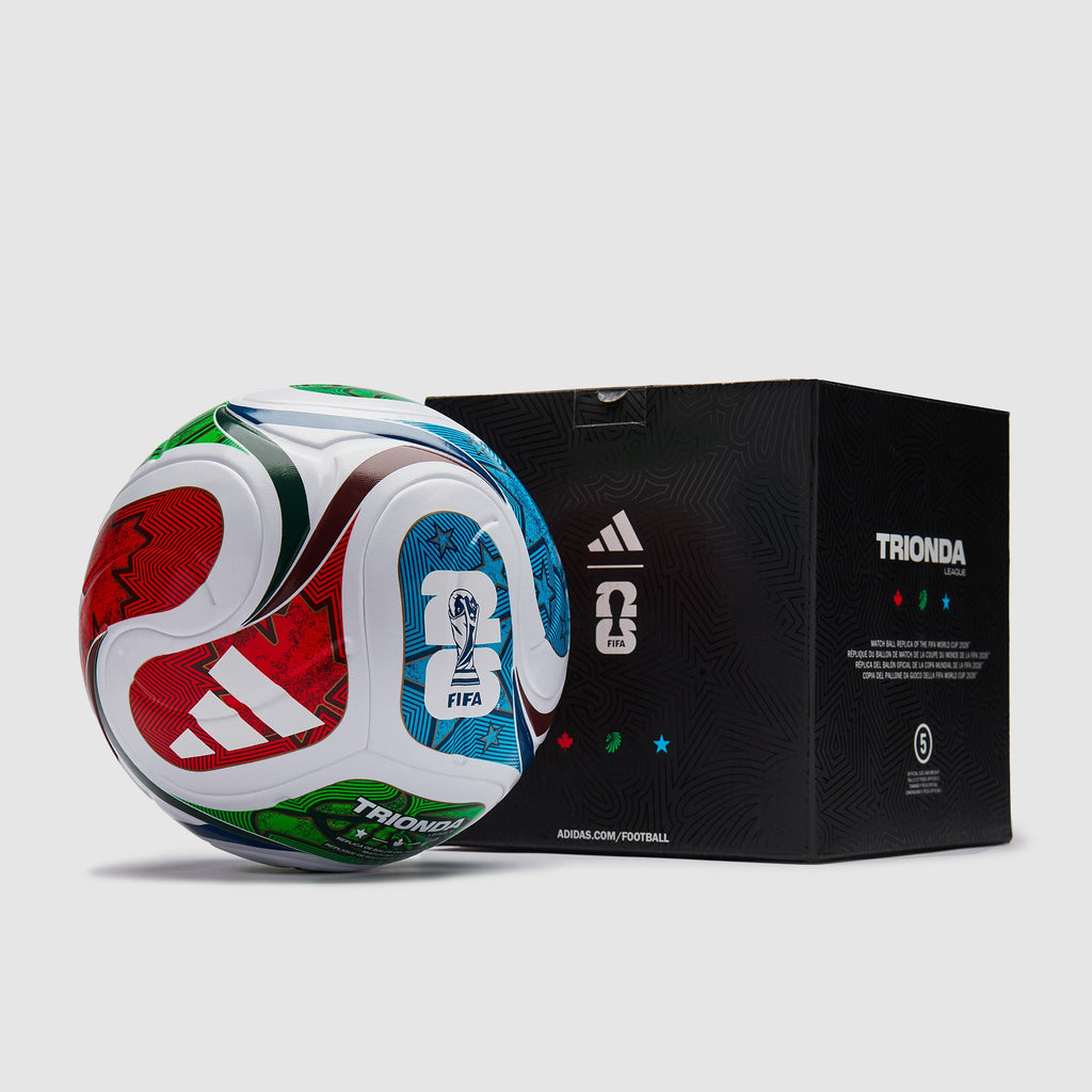 Pelota Trionda League junto a su caja de presentación negra