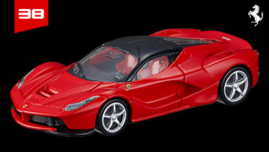 Auto Tomica Premium 38 LaFerrari rojo con techo negro, vista frontal en diagonal