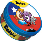 Lata metálica de Dobble Chile con la bandera de Chile en la tapa