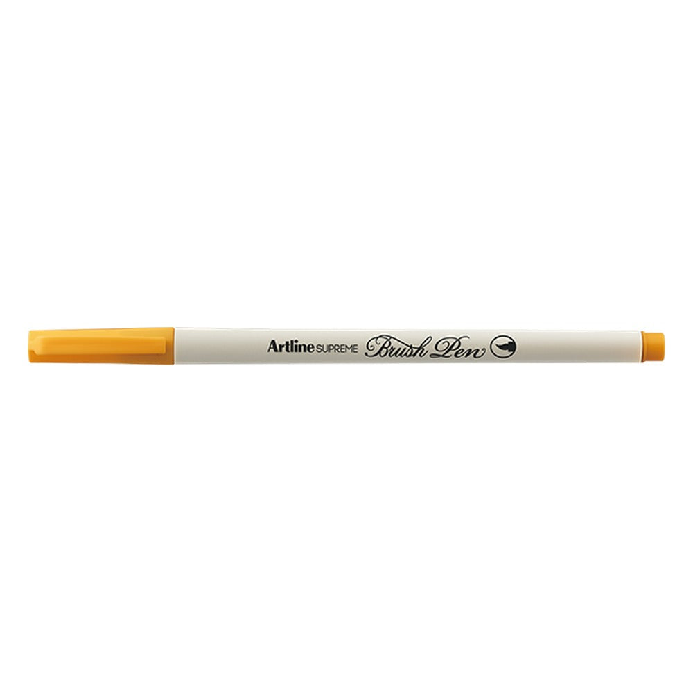 Plumón Artline Supreme Brush Pen color amarillo cromo, cuerpo crema con tapa y punta pincel amarilla