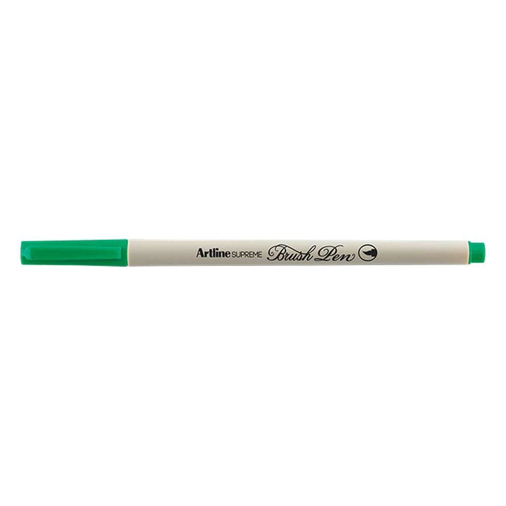 Plumón Artline Supreme Brush Pen color verde, cuerpo crema con tapa y punta pincel verde