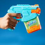 Mano sosteniendo el lanzador de agua Mini Dunk-Fill con el tanque translúcido