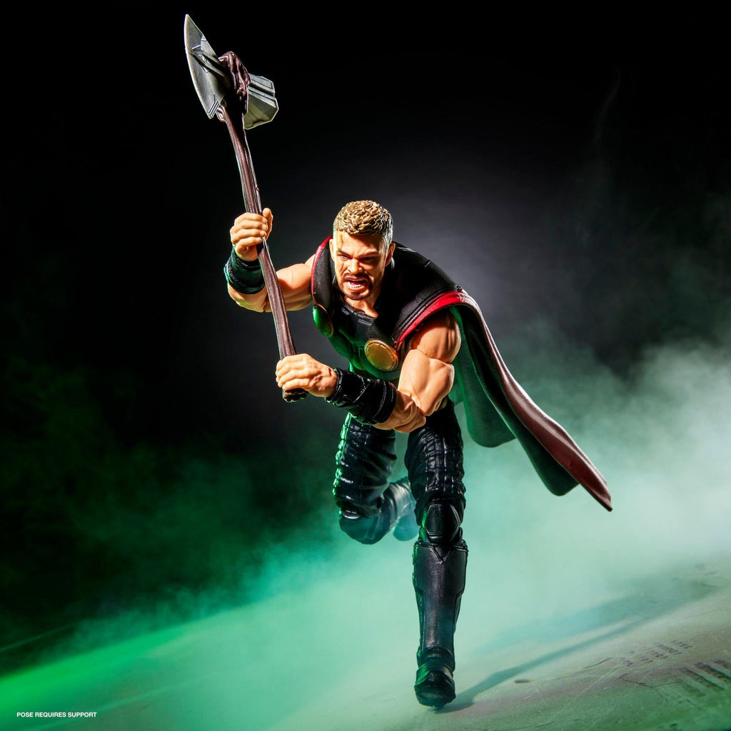 Thor levantando el hacha Stormbreaker