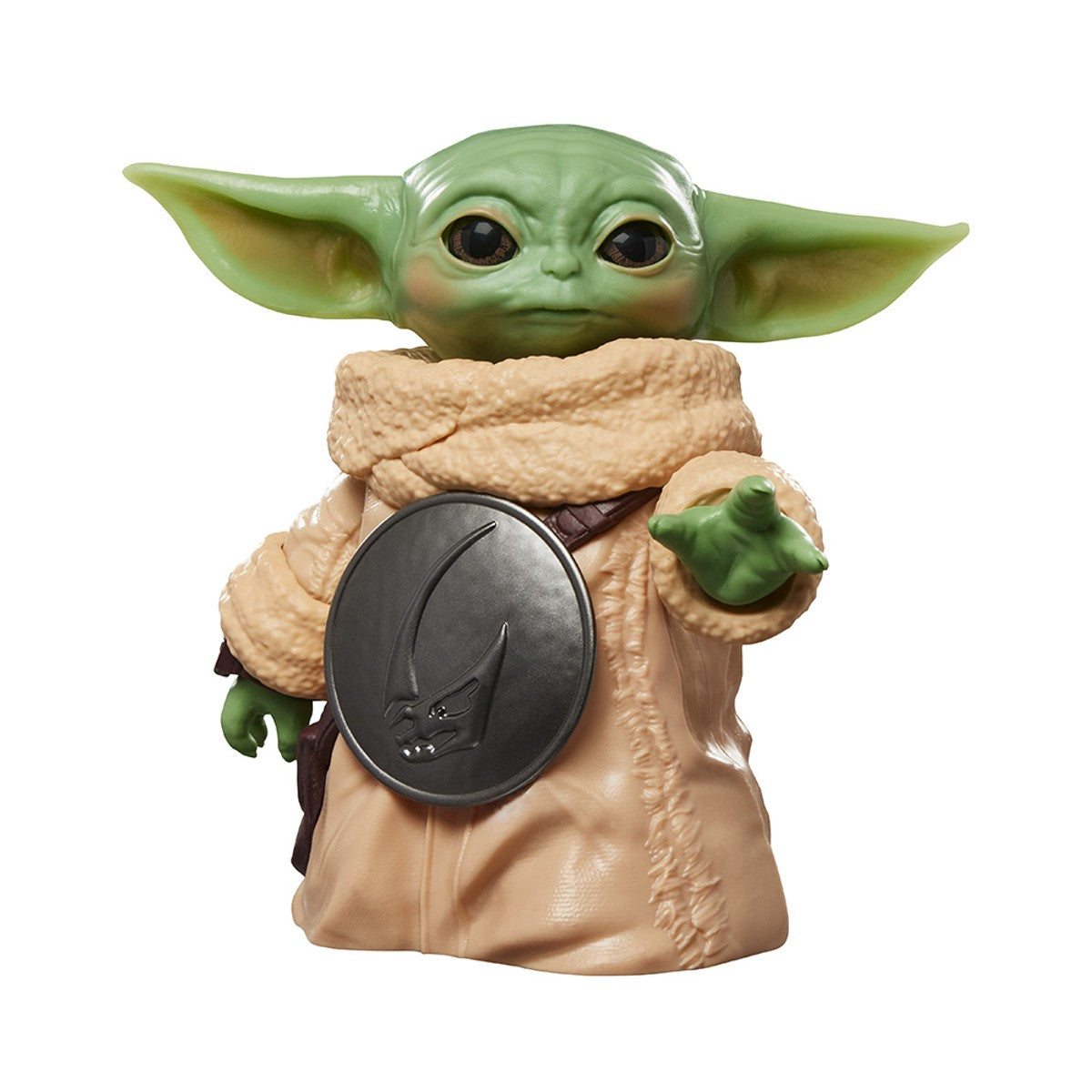 Figura de Grogu de frente con la mano extendida y medallón mandaloriano
