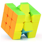 Cubo QiYi Warrior S girando una capa, mostrando el corte de esquinas