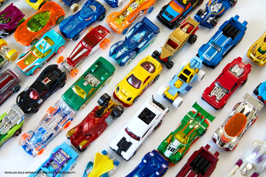 Muchos autos Hot Wheels básicos 1:64 de colores; se vende uno, modelo según disponibilidad