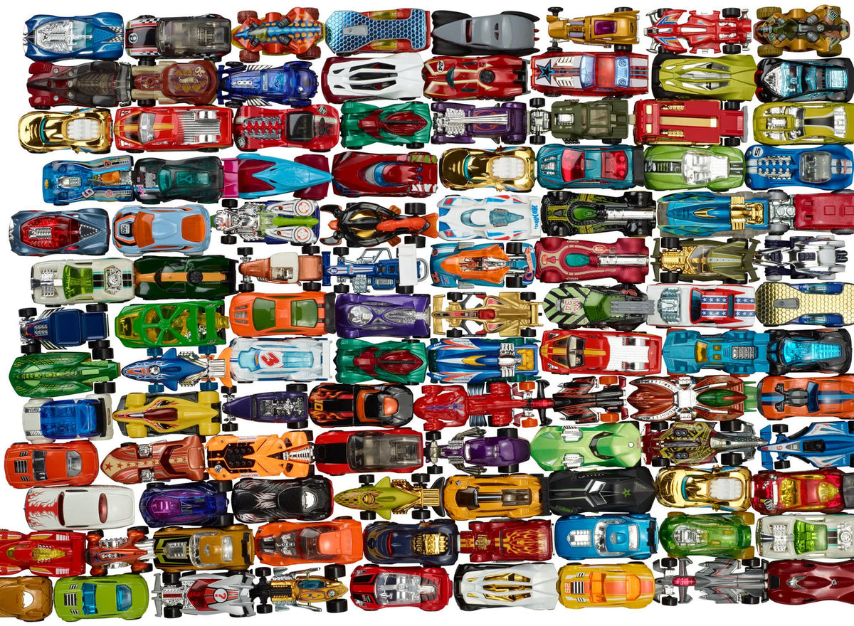 Conjunto de autos Hot Wheels básicos de distintos modelos y colores