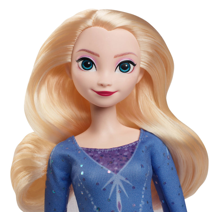 Primer plano del rostro y cabello rubio de la muñeca Elsa de Mattel