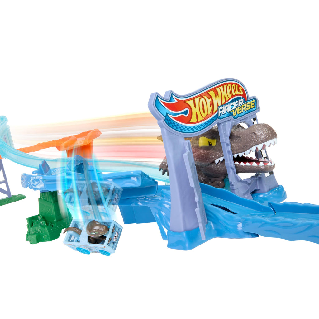 Vehículo saltando frente a la torre con logo Hot Wheels RacerVerse y Spinosaurus