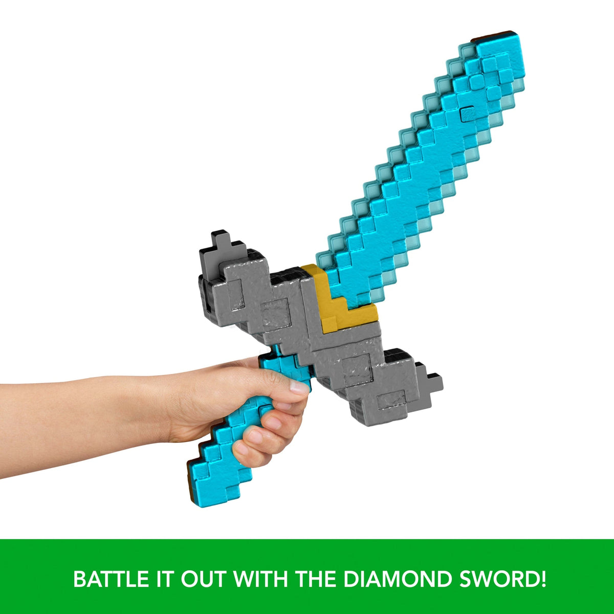 Mano sosteniendo la espada de diamante pixelada de Minecraft
