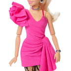 Detalle del vestido fucsia con volados de la Barbie Deluxe Style