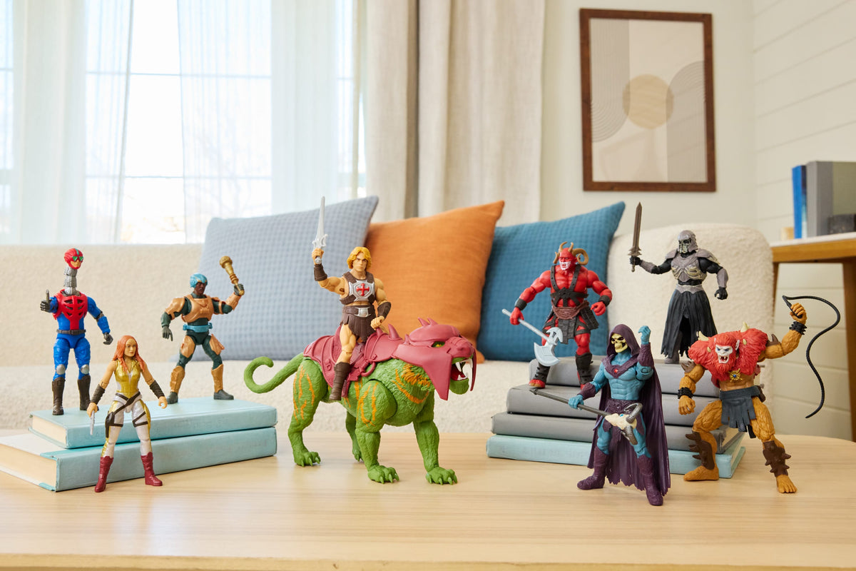 Lineup de figuras Masters of the Universe película 2026 sobre una mesa