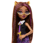 Detalle del rostro de Clawdeen Wolf con gafas de luna y corbata morada