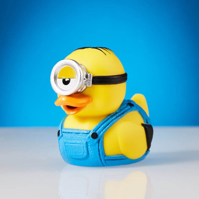 Vista lateral del pato Stuart con su gafa de Minion